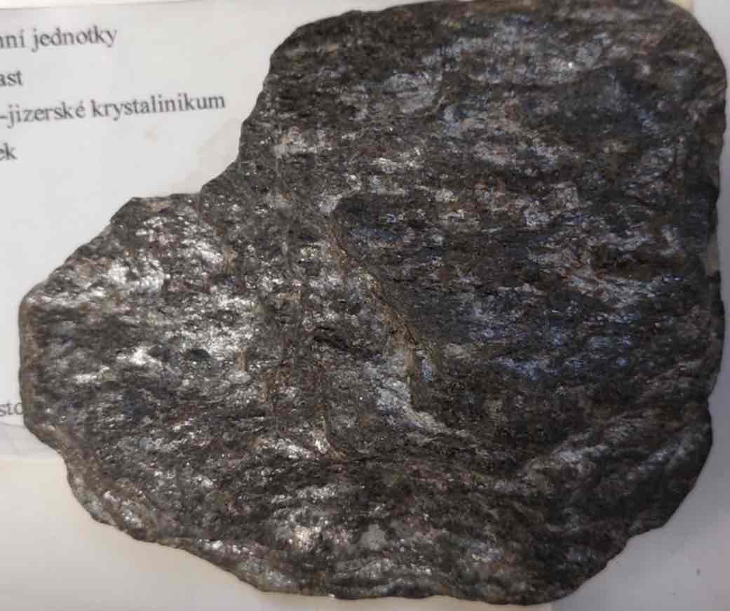 <p>nápověda: celý se leskne</p>
