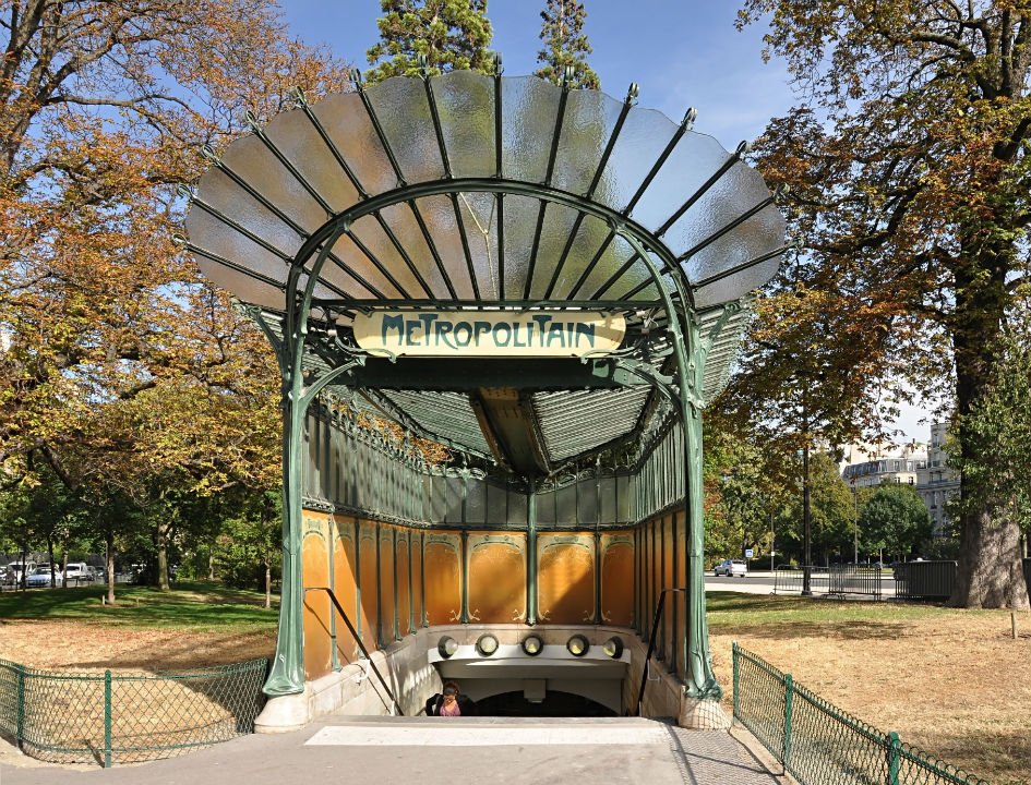 <p>Hector Guimard, France</p>