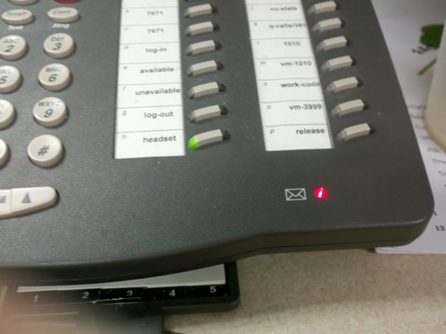 <p>voice mail (box)</p>