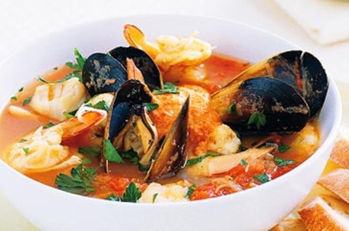 <p>Cette soupe de poisson vient de Marseille dans la région Provence-Alpes-Côte d'Azur...</p>