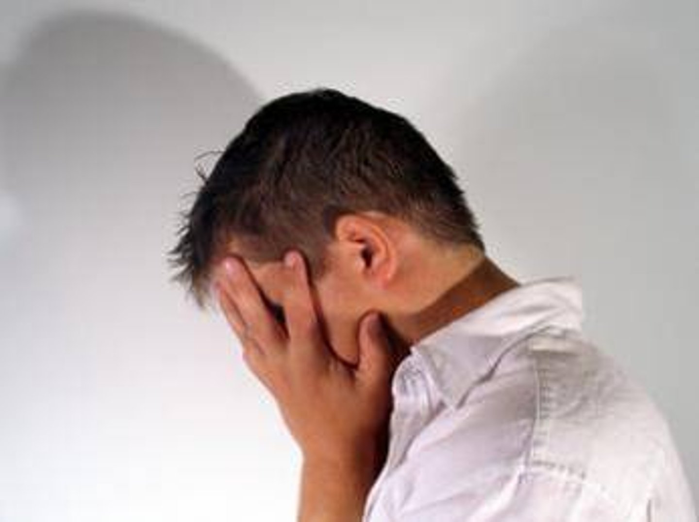 <p><strong>cánkuì</strong>/ hổ thẹn(形)</p><p>这次没能按时完成任(rèn)务(wu),他感到惭愧极了.</p>