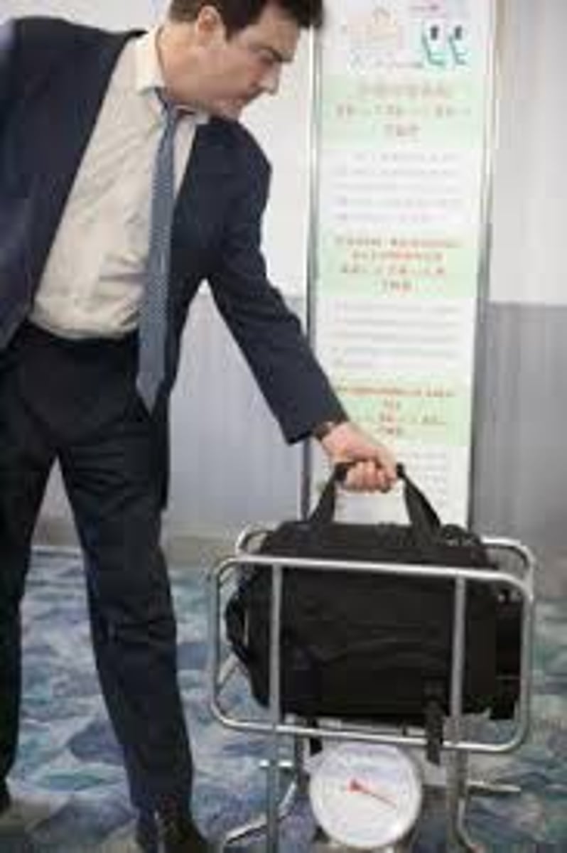 <p>Hành lý ( túi xách) nhỏ</p>