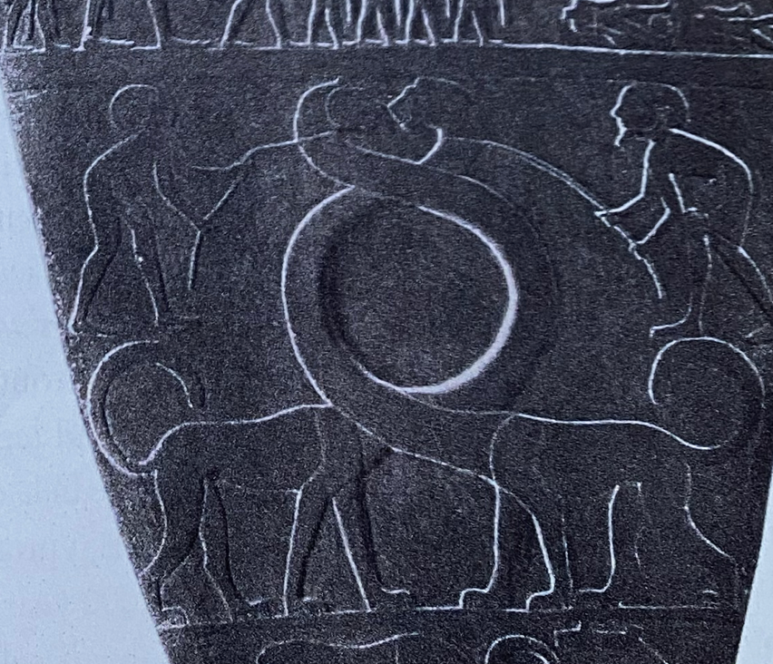 <p>What is on the centre of the left palette? </p>