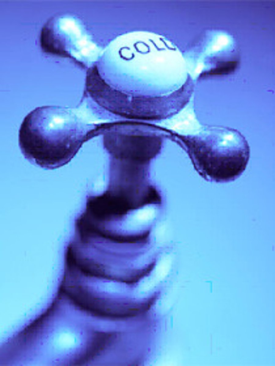 <p>[koʊld ˈfɑː.sət]vòi nước lạnh</p>