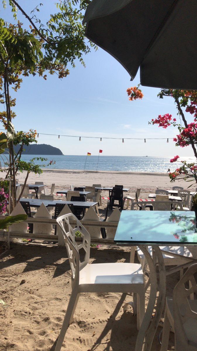 <p><em>Pantai.</em></p>
