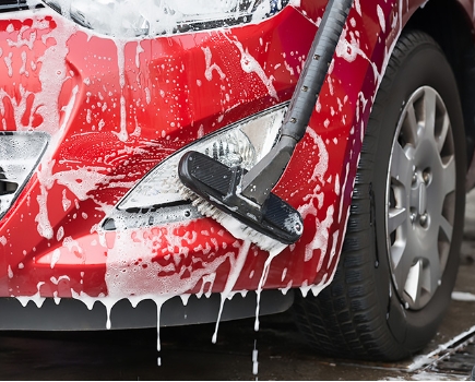 <p>A <strong>car wash</strong> is a place where cars are washed.</p><p><span>|kɑː wɒʃ|</span></p><p>Мойка автомобилей</p>