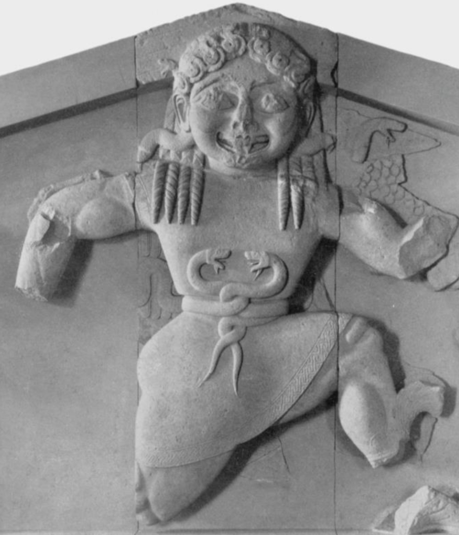 <p>What archaic features does the figure of Medusa have?</p>
