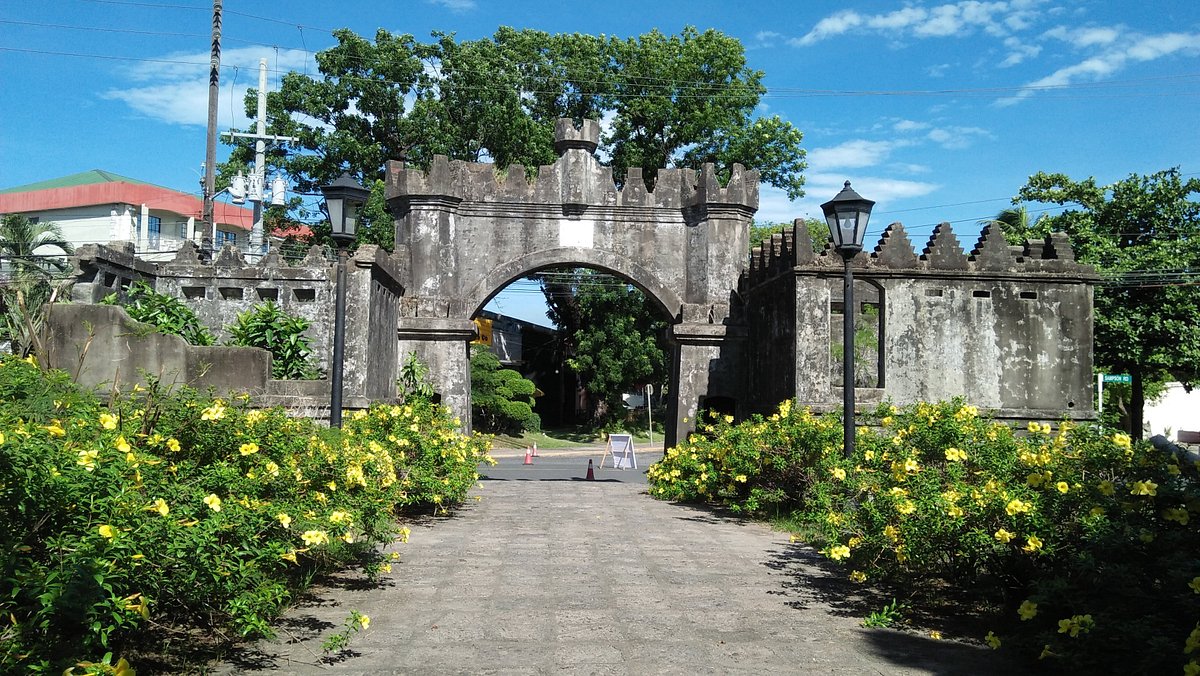 <ul><li><p>Region 3 (Zambales)</p></li><li><p>A gate built in 1885 that originally served as the entrance to the Spanish naval station and then turned into a base by the US Navy</p></li></ul>