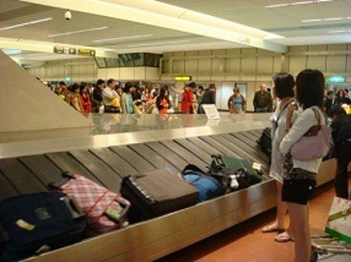 <p>khu vực nhận lại hành lí</p>
