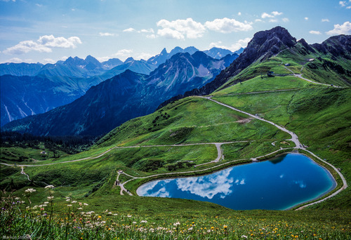 <p>die Landschaft -en</p>