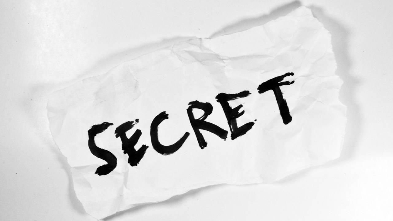 <p>Keep the sighting of the ghost a secret</p>