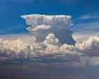 <p><span>Cloud forming a <u>towering</u> mass with a flat base at fairly low altitude and often a flat top, as in <u>thunderstorms</u></span></p>