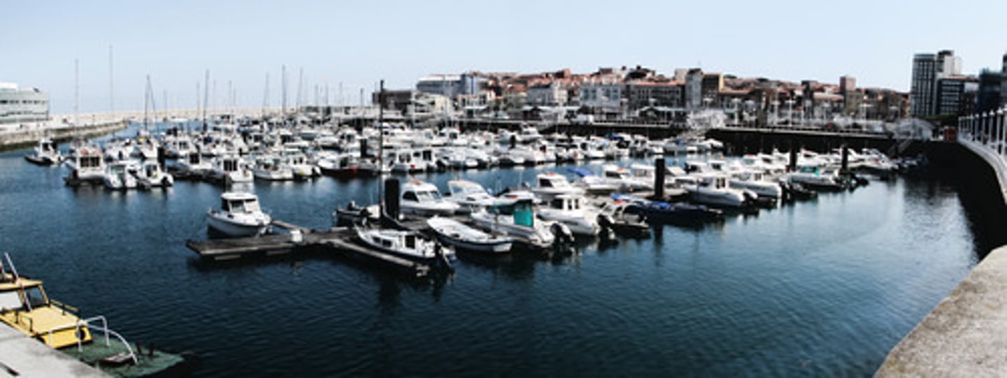 <p>doca</p><p>(bacia ou área abrigada do porto)</p>