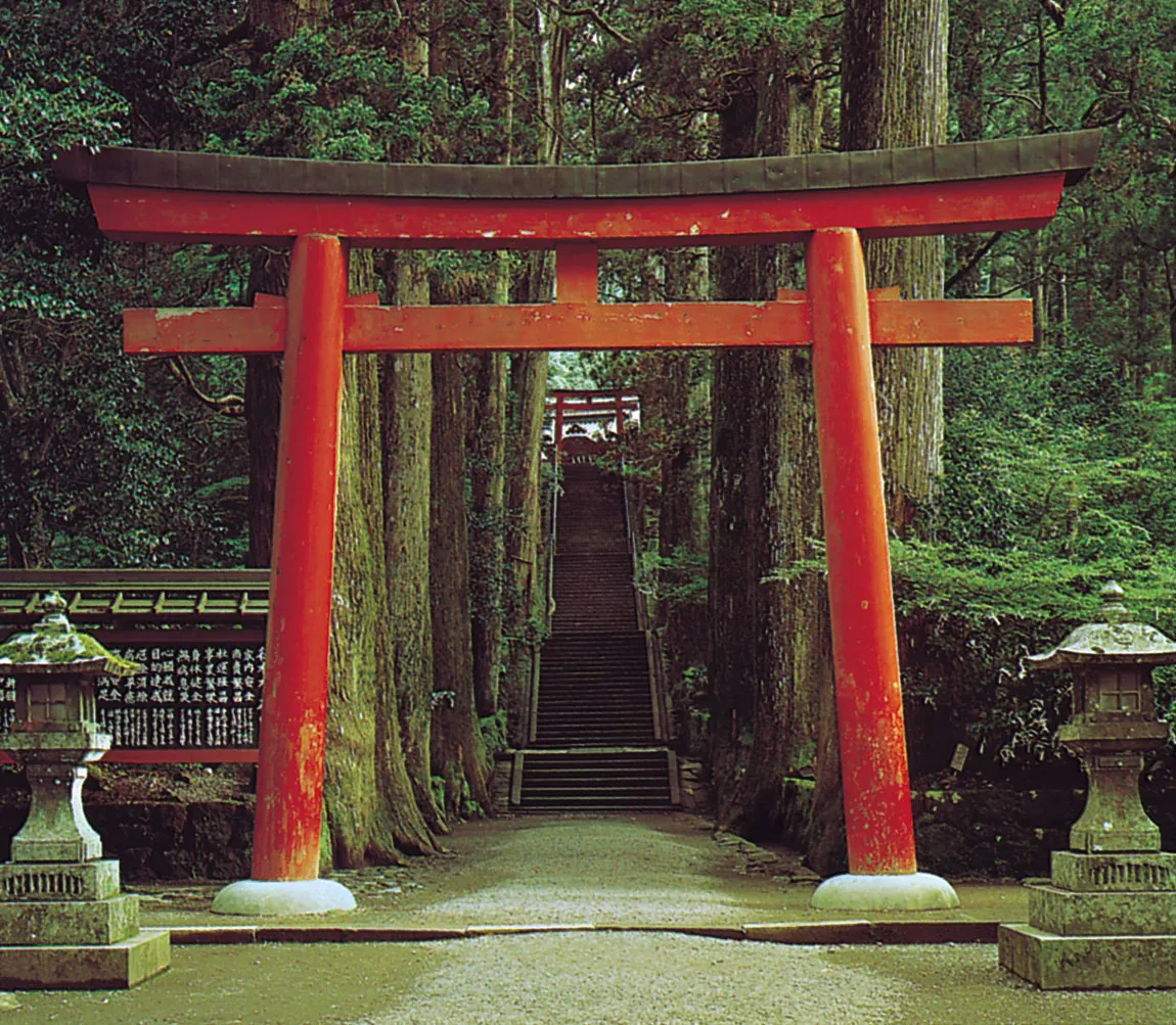 <p>A gatelike structure that marks a Shinto sacred place.</p>
