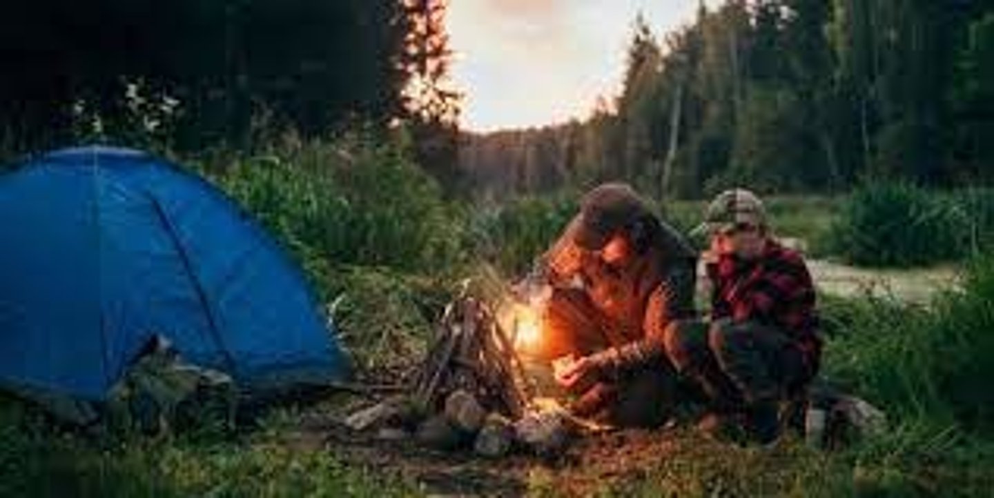 <p>(żyć poza systemem) - Living without relying on public utilities</p>