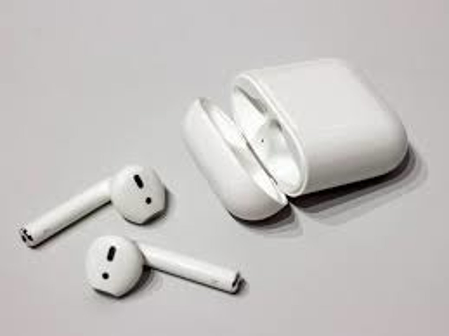 <p>wireless headphones (ear buds)</p>
