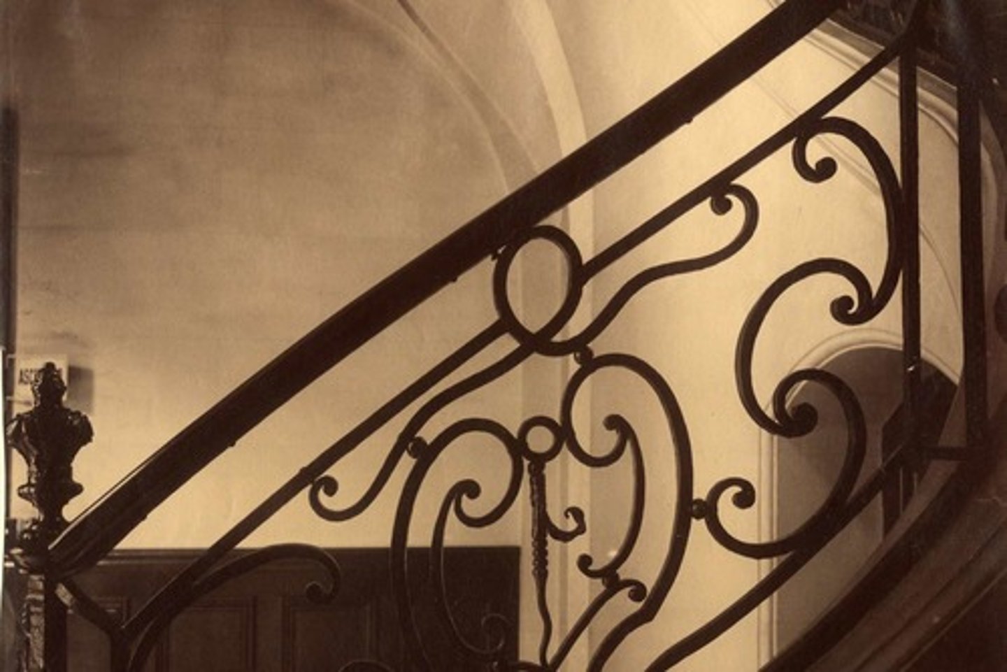 <p>banister, handrail</p>