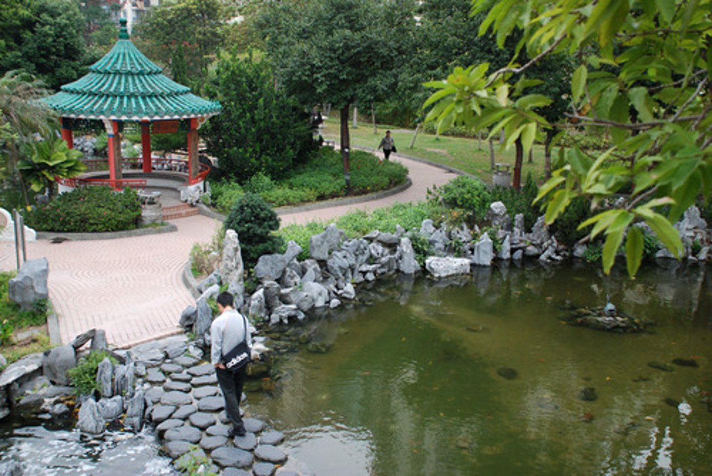 <p>gōngyuán — парк</p>