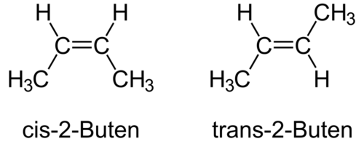 <p>Stereoisomeri (samma bindningar - olika organisation i rymden - olika egenskaper)</p><p>- Cis/Z: grupperna sitter på samma sida om bindningen</p><p>- Trans/E: grupperna sitter på olika sidor om bindningen</p>