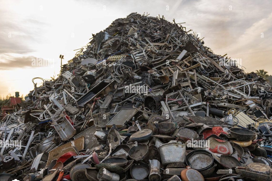 <p><strong>a place where discarded vehicles, machinery, or other scrap metal are collected and stored; a salvage yard.</strong> </p><p>(bãi phế liệu, bãi rác, bãi chứa đồ cũ)</p>