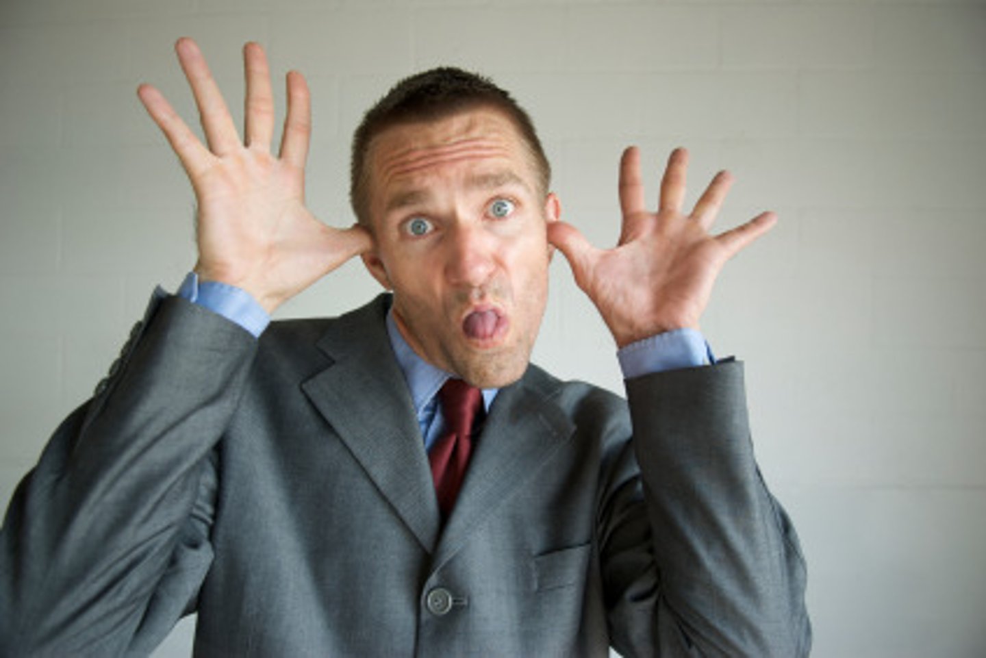 <p>незрелый, юный</p>