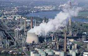 * Bijna alleen menselijke landschapskenmerken
* Veel bebouwing
  * Fabrieksgebouwen, bestrating…
* Belangrijke industrielandschappen
  * Ieper, Luik, Henegouwen, De Kempen