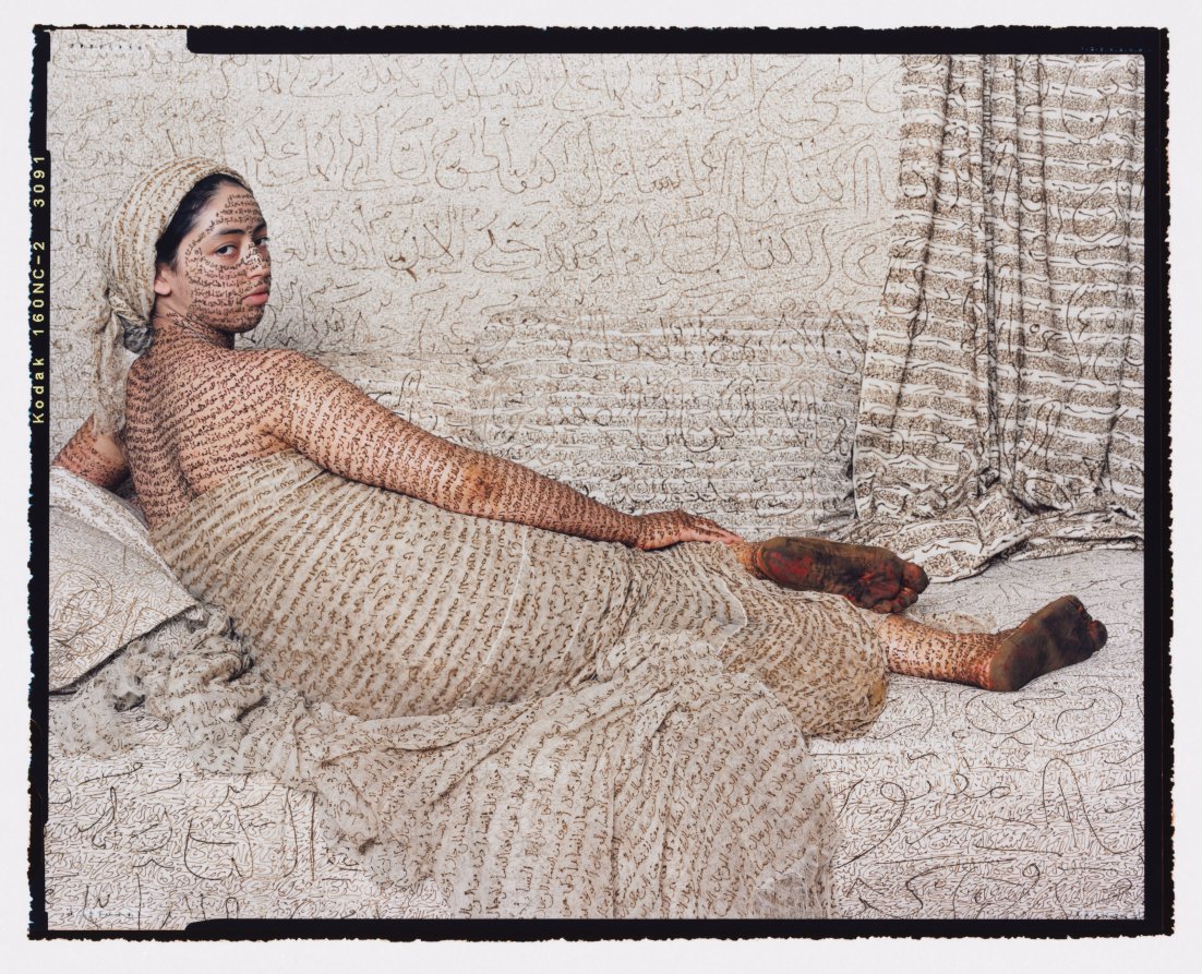 <p>Lalla Essaydi - Grande Odalisque </p>