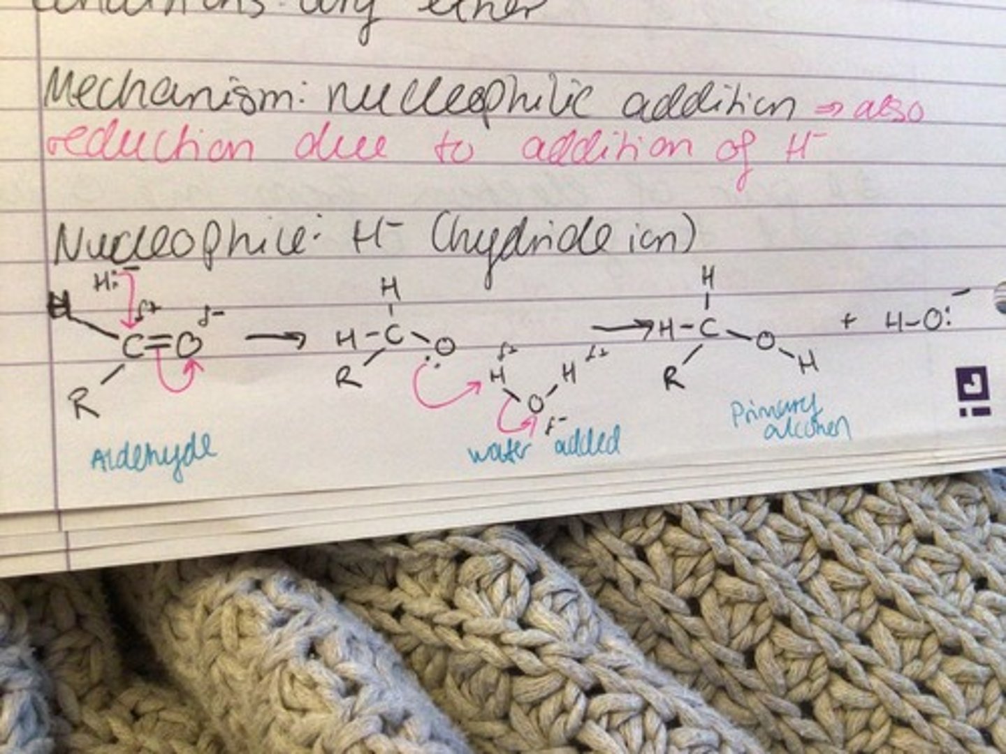 <p>REAGENT: sodium tetrahidridoborate (III) NaBH4 or Lithium tetrahydridoaluminate LiAlH4</p><p>CONDITIONS: dry ether</p><p>NUCLEOPHILE: H- (hydride ion)</p><p>MECHANISM: nucleophilic additions</p>