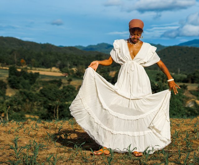 <p>فستان (<span>fustaan) </span></p>