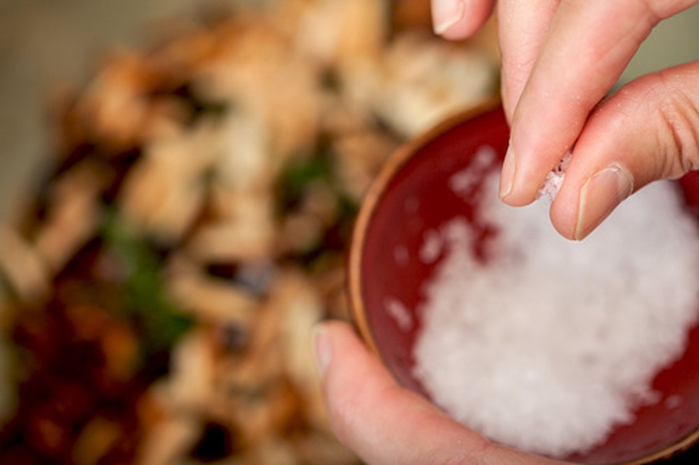 <p>the amount of an ingredient you can pick up between your thumb and forefinger</p>