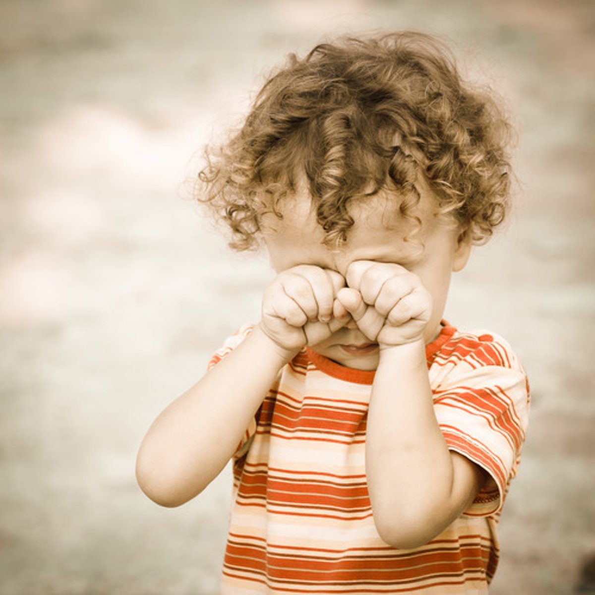 <p>to rub one's eyes</p>