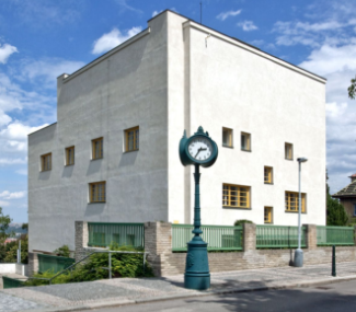 <p>This building embodies Loos' ideas of economy and functionality. The Raumplan is evident in the multi-level parts of individual rooms, indicating their function and symbolic importance. Raumplan is exhibited in the interior as well as the exterior. (name of the building?)</p>