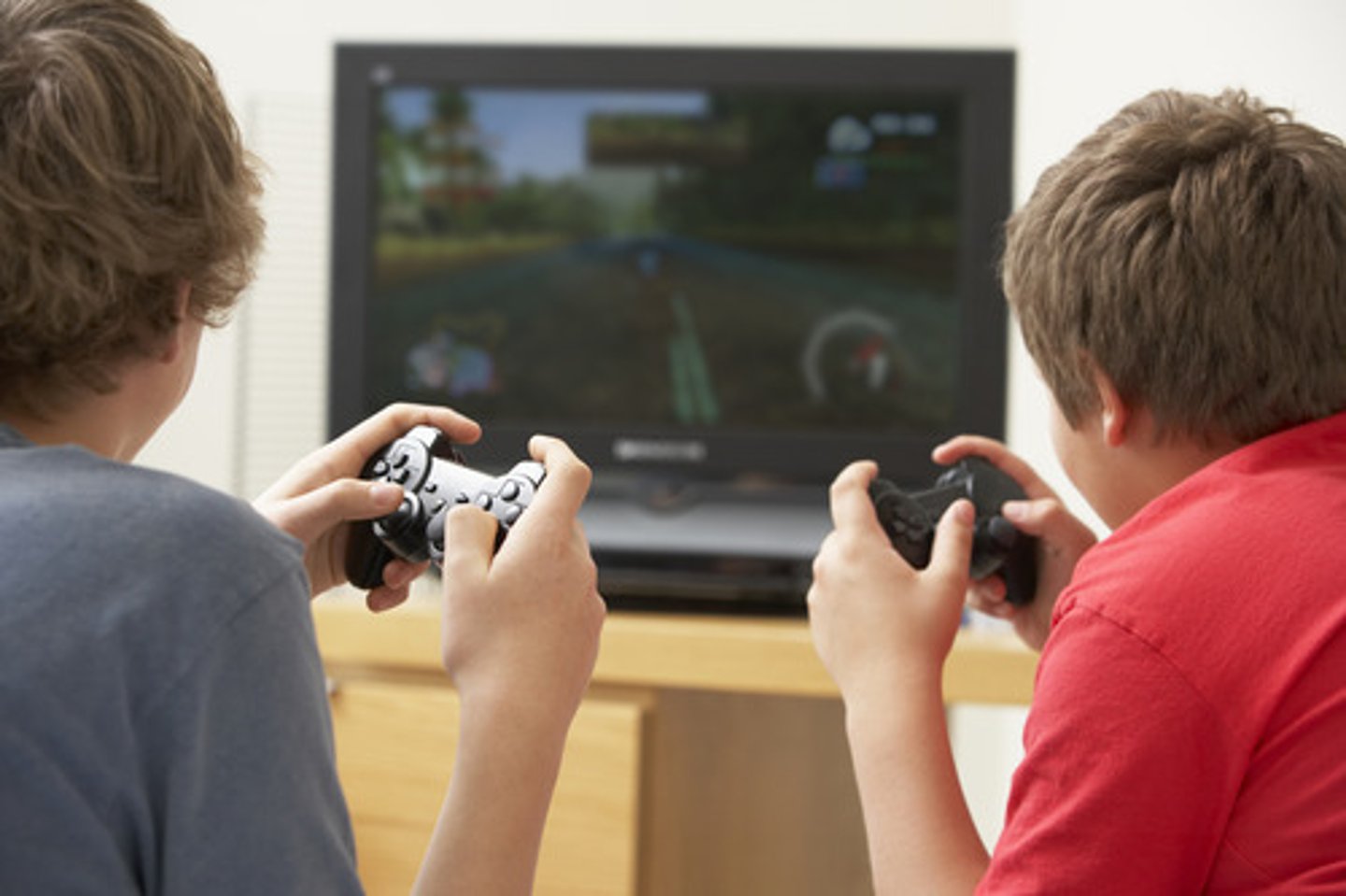 <p>jugar videojuegos</p>