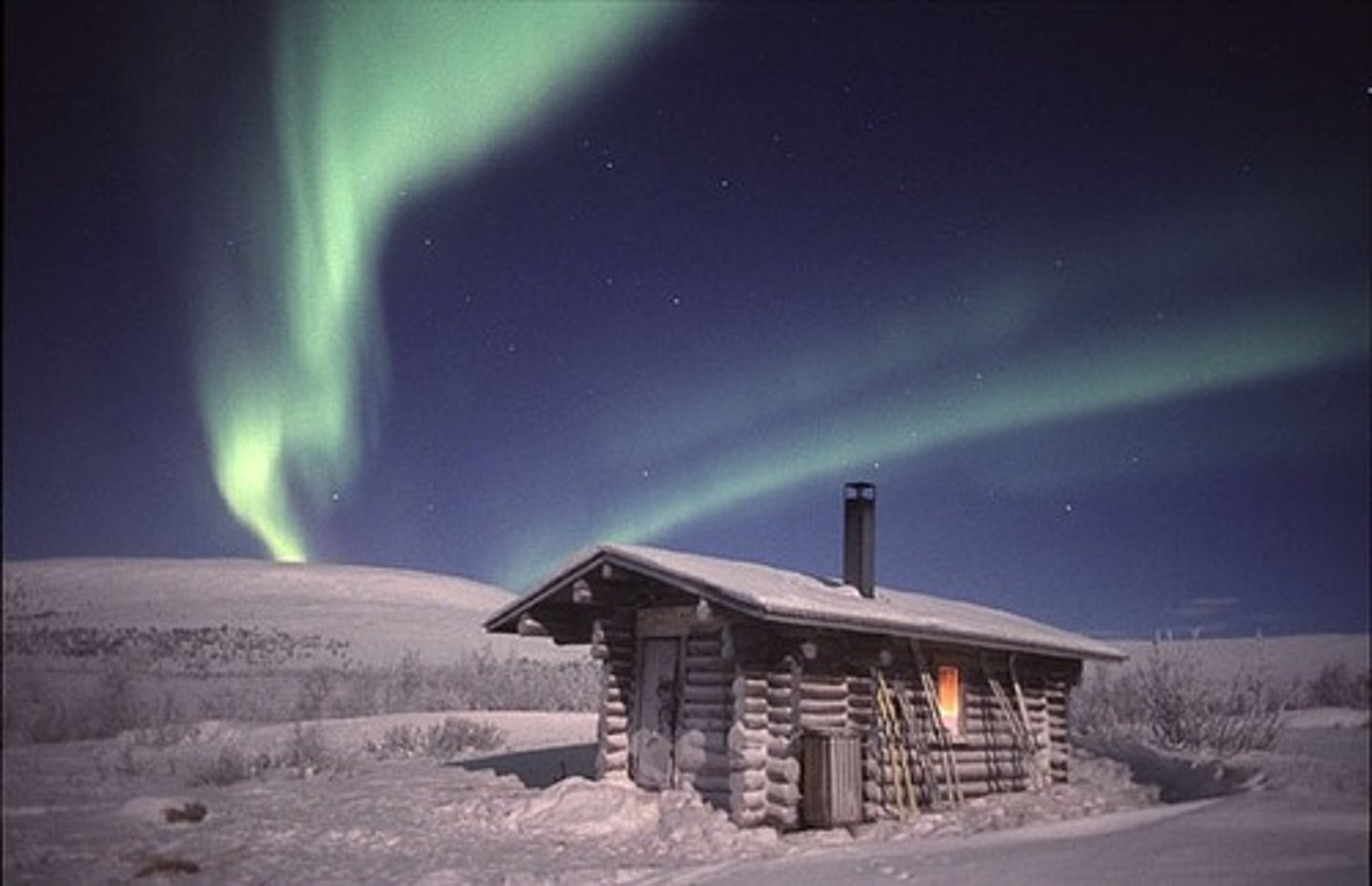 <p>vintermörker; polarnatt</p>