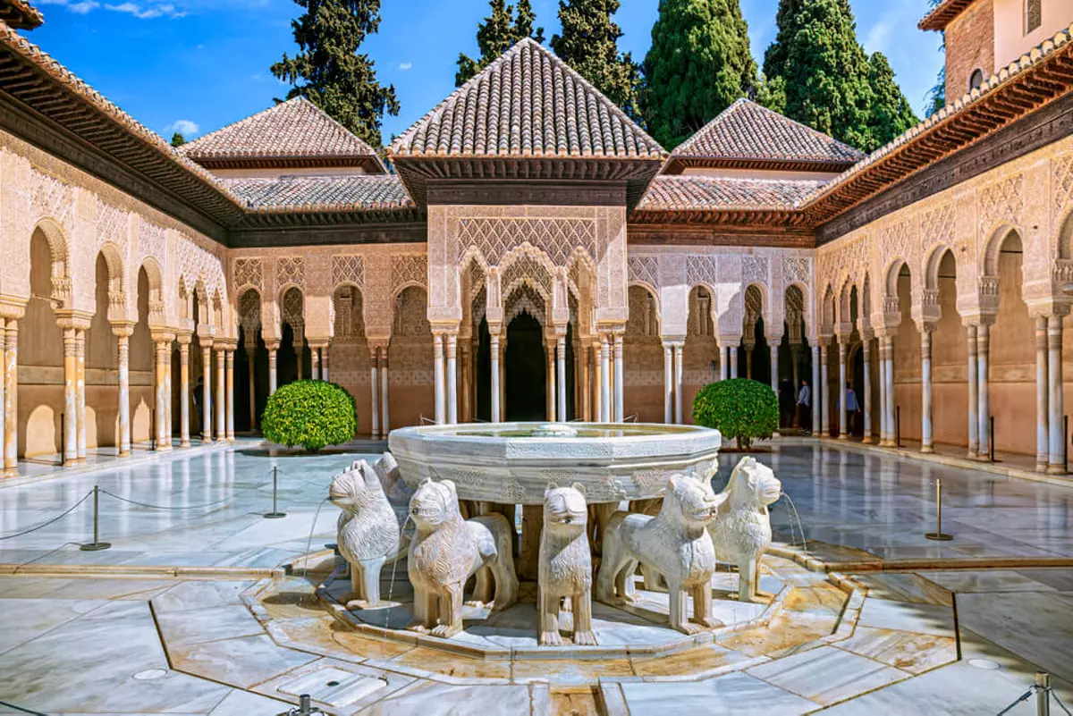 <p>Alhambra Palace<br><span>• Court of the Lions</span><br><span>• Hall of the Sisters</span></p>