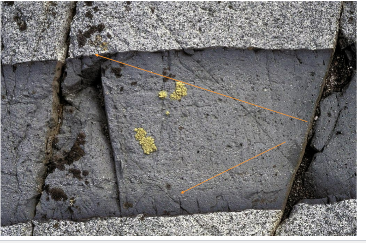 <p><span style="color: #000000">Chilled margins: A margin of finer grain size resulting from rapid solidification of the pluton at the contact with wall rock (thermal effects)</span></p>