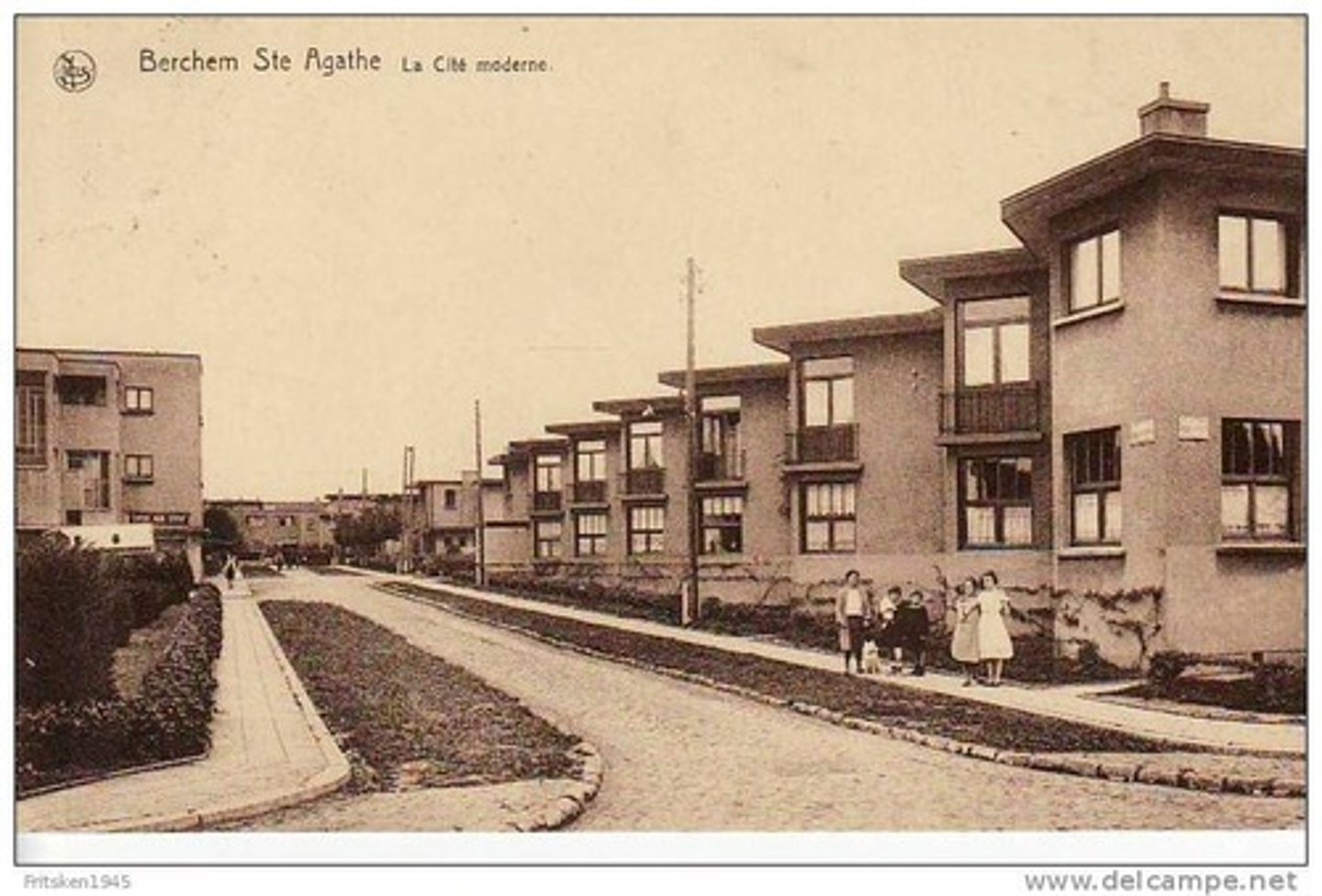 <p>Nationale Maatschappij voor Goedkope Woningen en Woonvertrekken: in 1920 werd opgericht om tijdens de wederopbouw na de Eerste Wereldoorlog kwaliteitsvolle sociale huurwoningen te realiseren, zoals tuinwijk "La Cité Moderne" van Victor Bourgeois. Cruciale stimulans voor het vroege modernisme. </p>