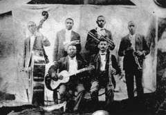 early jazz, clarinet/cornet/trombone/bass/chording instrument/percussion, collective improvisation