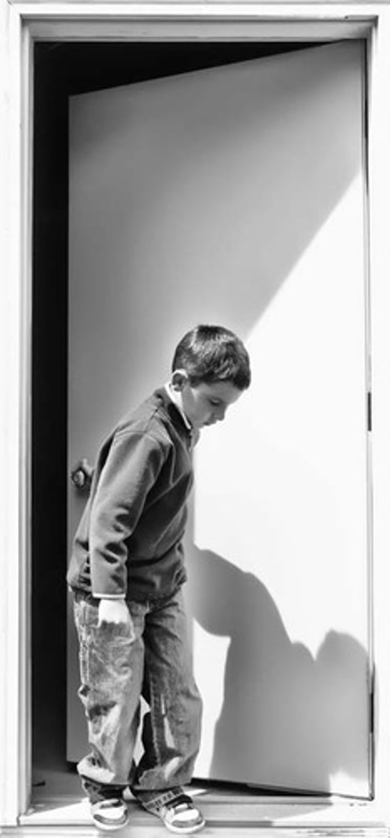 <p>close the door please</p>