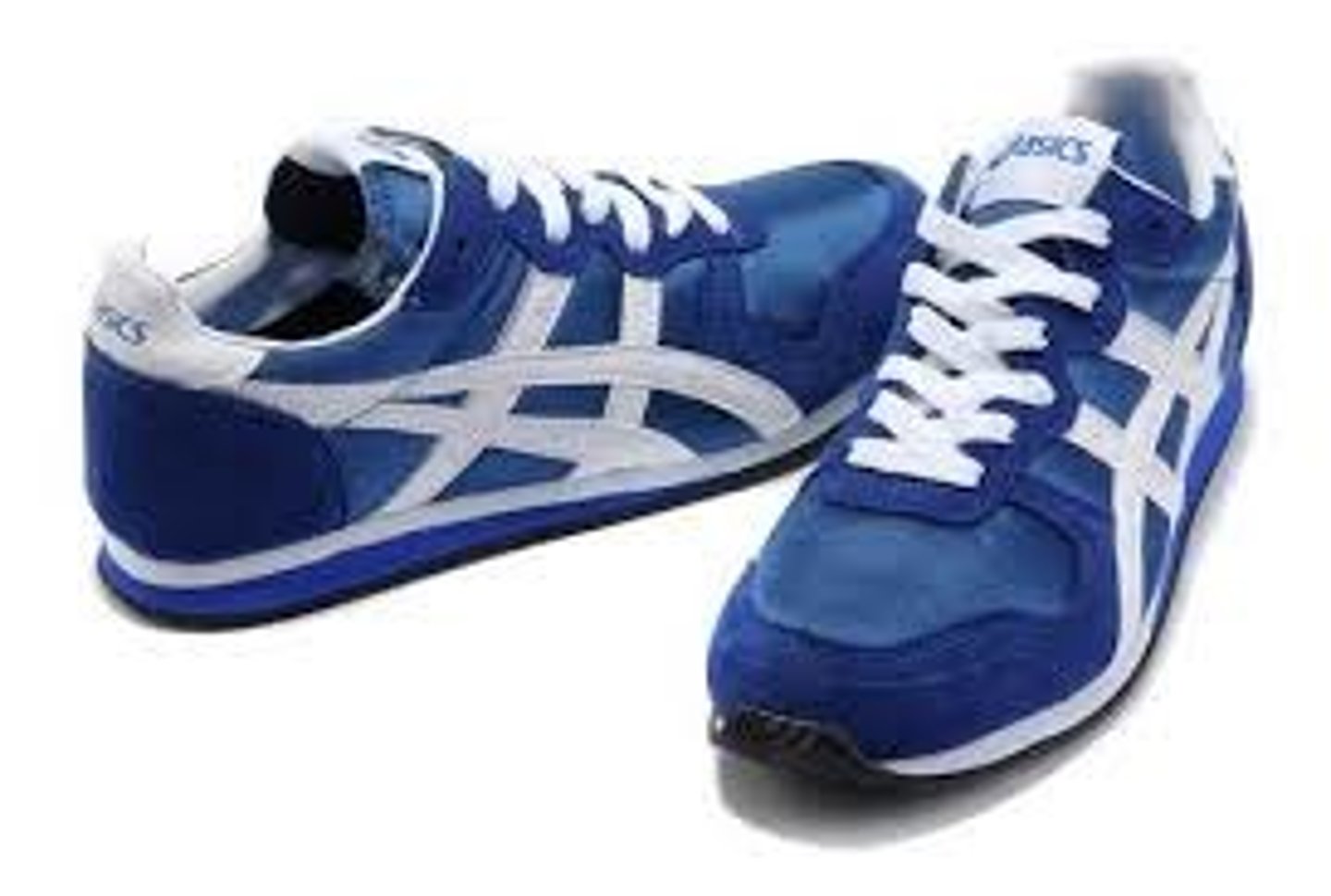 <p>die Sportschuhe (Gefallen dir meine neuen Sportschuhe?)</p>