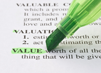 <p>a bright-colored marker used to emphasize text or important information. Highlighters come in various colors and are commonly used in studying and organizing notes. </p>