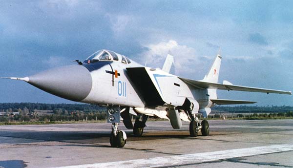 <p>FOXHOUND, MiG-31, МиГ-31 (Tandem seat, sloped intakes, exhaust obtrudes past vertical stablisers, Long pointed nose)</p>