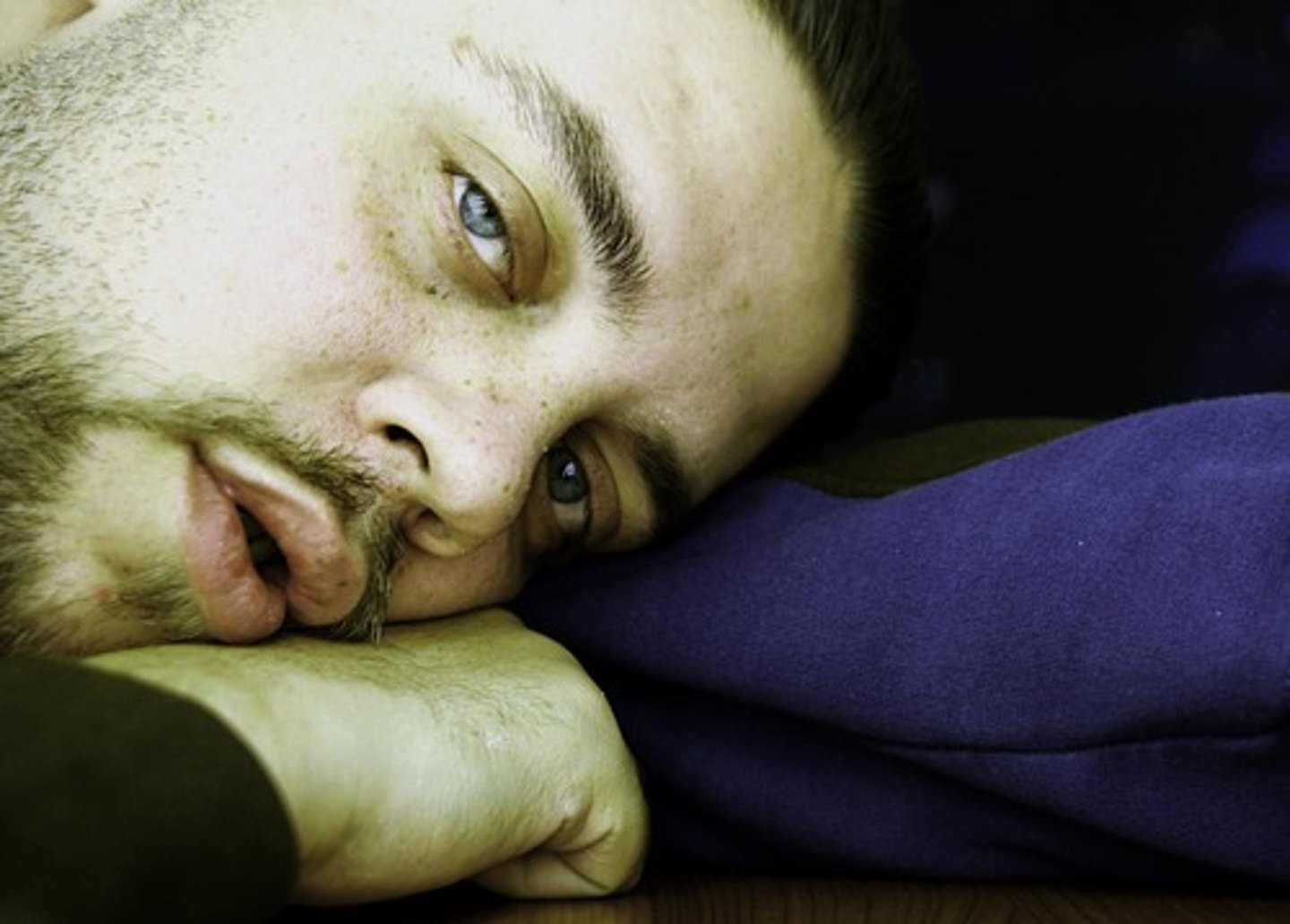 <p>Vàng vọt, xanh xao</p>