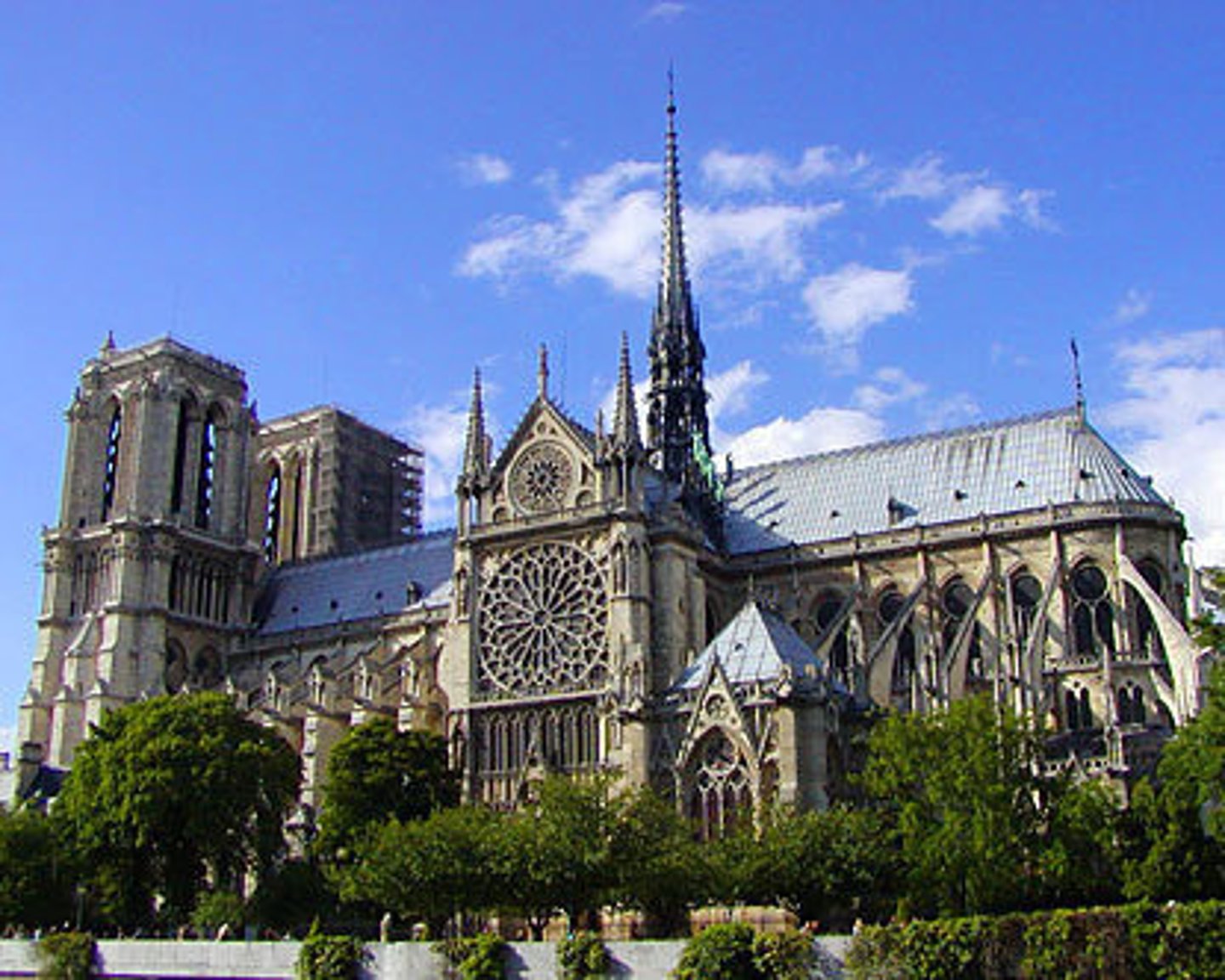 <p>was begun in 1163 and completed for the most part in 1250. It is one of the best-known gothic cathedrals in the world.</p>