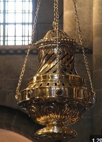 <p>One of <strong><em>largest Thuribles (incense burners)</em></strong> in the world</p><p><span>&nbsp; </span>Used during special religious ceremonies</p><p>Weighing about <strong><em>80kgs (176lbs)</em></strong></p><p>It can swing from the cathedrals ceiling to create a stunning visual and aromatic experience, filling the church with fragrant incense as it is propelled acress the transept by a <strong><em>team of 6 men</em></strong>.</p>