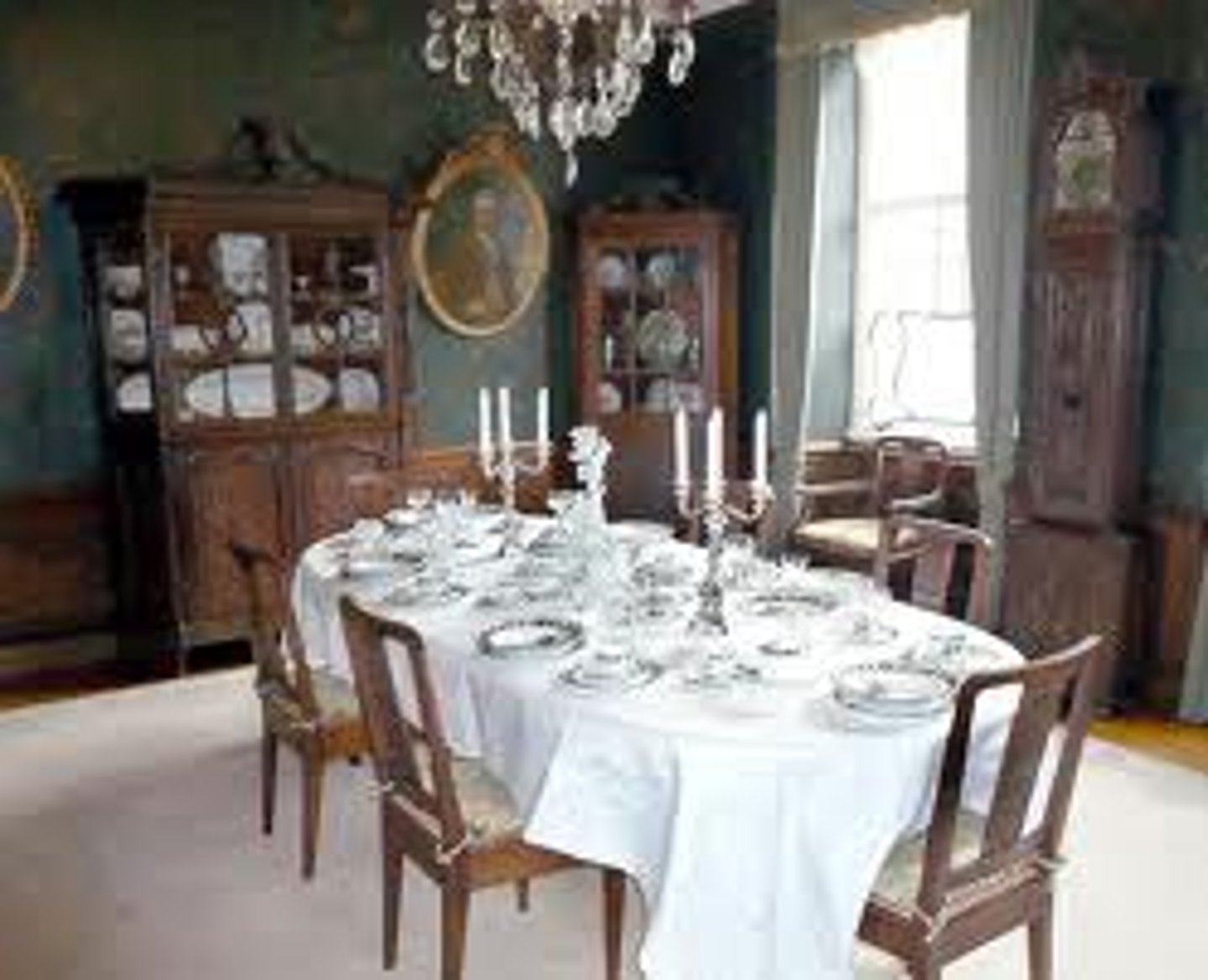 <p>dining room</p>