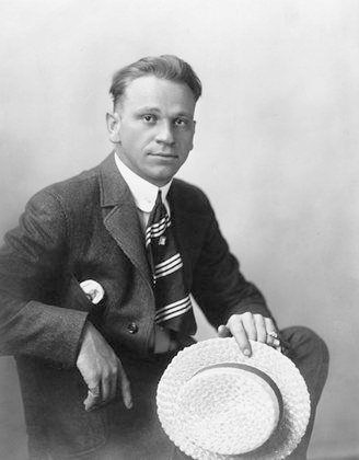 <p>four-in-hand tie</p>
