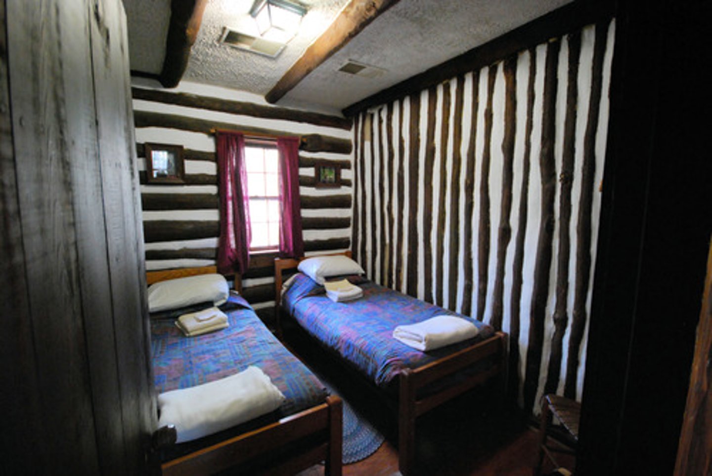 <p>двомісний номер з двома ліжками</p>