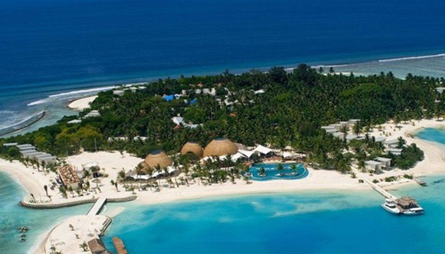 <p>resort</p>