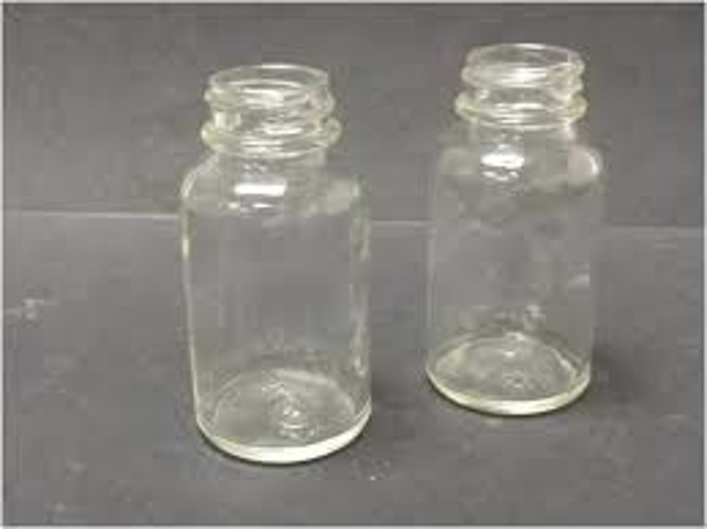 <p>used in a pneumatic trough to collect gases</p>